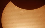 Mond becket Sonne